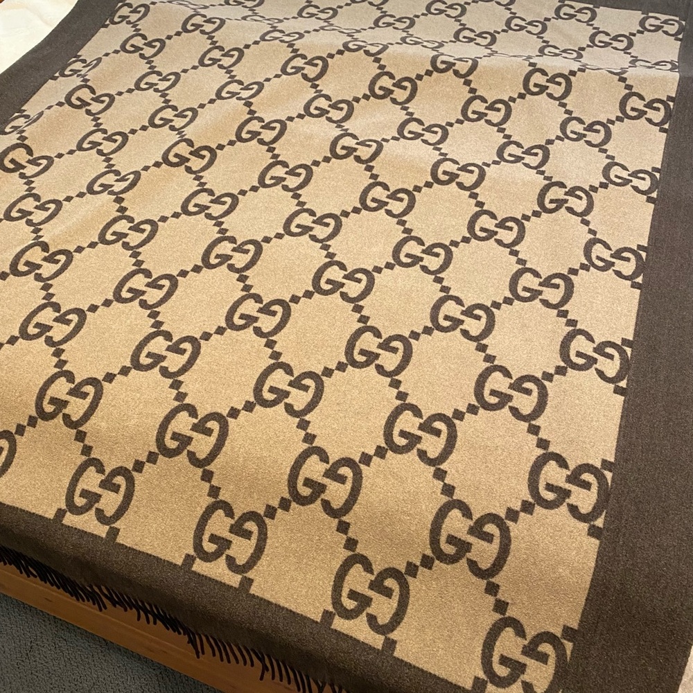 GUCCI authentic Wool Cashmere GG Monogram Blanket in Dark Brown